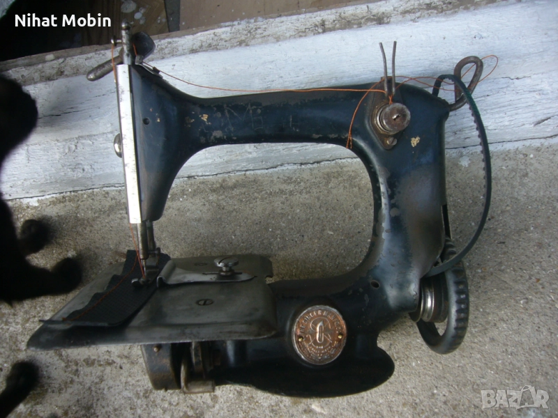 Стара малка шевна машина, снимка 1