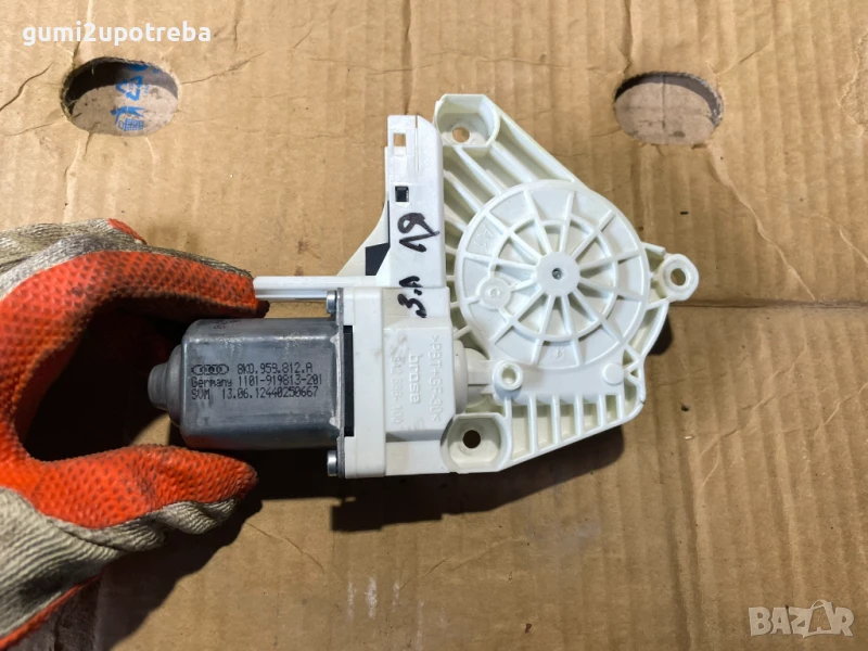 Моторче Стъклоповдигач Задно Ляво 8K0959812A Porsche Cayenne 3.0D 92A/2012г, снимка 1