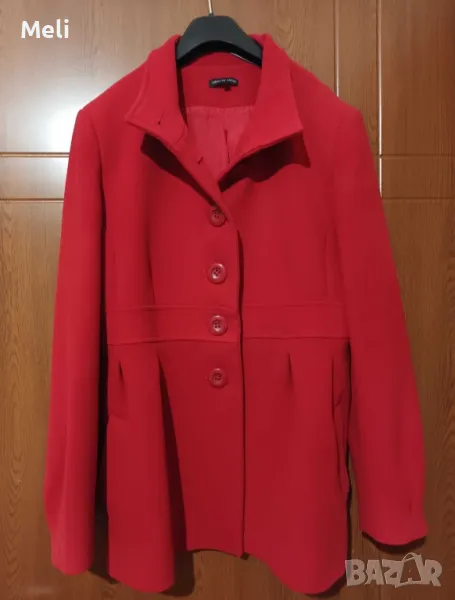 Червено палто , снимка 1