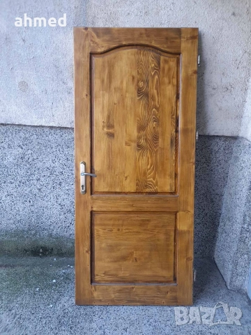 Входна врата от масивно дърво 