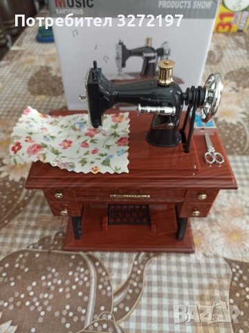 Винтидж музикалнa кутя - Шевна машина с ръчна манивела , снимка 2 - Декорация за дома - 42284338