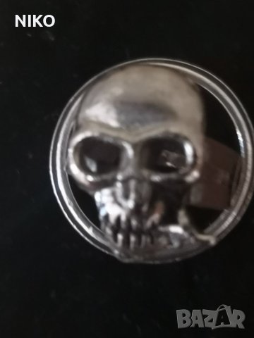 Продавам,стар,ръчно изработен рокаджийски пръстен с форма на череп, снимка 2 - Пръстени - 41515201