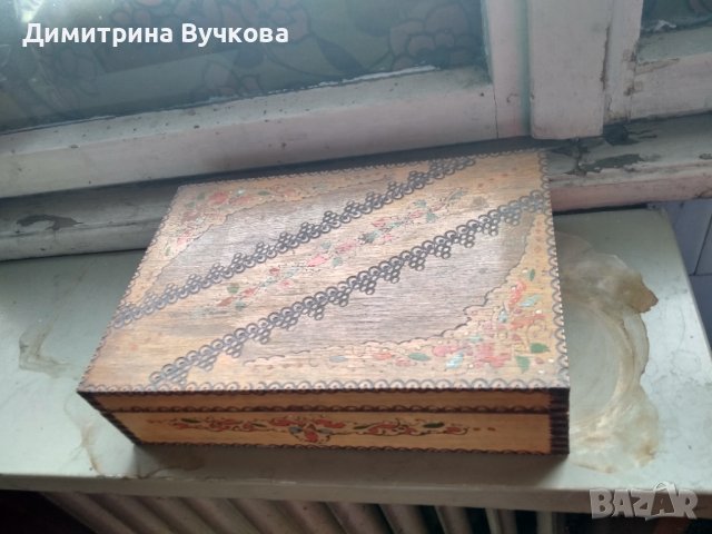 Дървена кутия с инкростирани шевици, снимка 1 - Антикварни и старинни предмети - 41183114