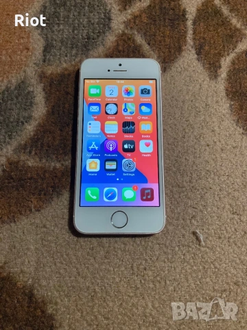 Продавам iPhone SE 2016г 