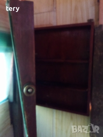 Продавам старинен шкаф Варна Център , снимка 2 - Антикварни и старинни предмети - 52568832
