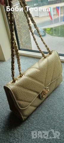 Дамска чанта в златисто с дръжка синджир, снимка 5 - Чанти - 51214494