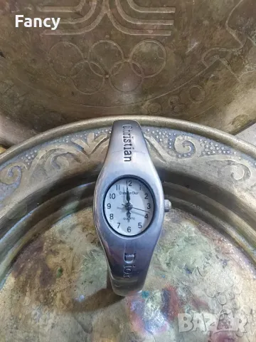 Дамски часовник Christian dior, снимка 2 - Дамски - 47819091