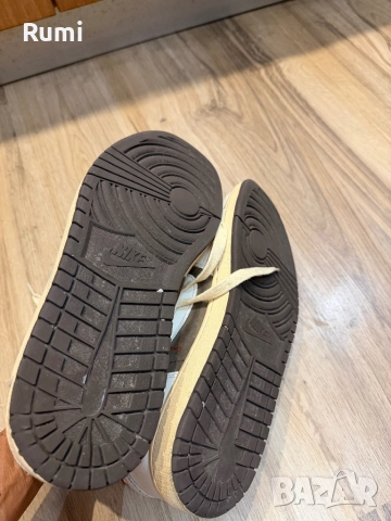 Оригинални кожени кецове Jordan 1 Low Travis Scott! 47,5 н, снимка 6 - Маратонки - 52306381