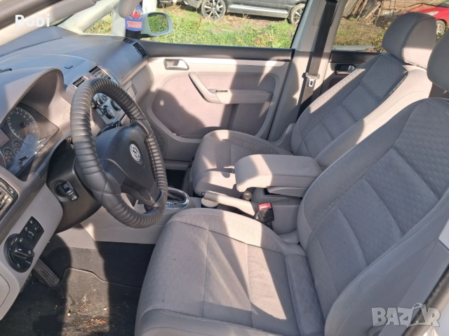 VW Touran 2.0TDI Automatic, снимка 10 - Автомобили и джипове - 49999025