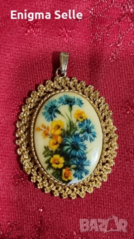 Винтидж медальон с овална камея и флорален принт, 60-те години