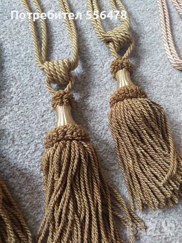 Стилни държачи за пердета с пискюли