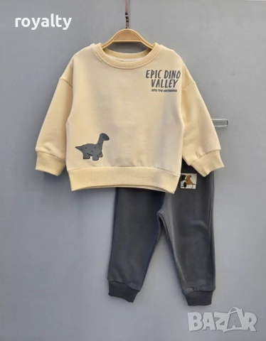 Спортен комплект с динозаври