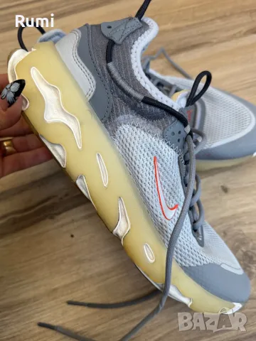 Оригинални маратонки Nike React Live Sc! 42,5 н, снимка 1 - Маратонки - 49576142