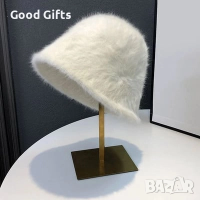 Дамска зимна шапка с пухкав ефект – стил и топлина през студените дни, снимка 7 - Шапки - 52029193