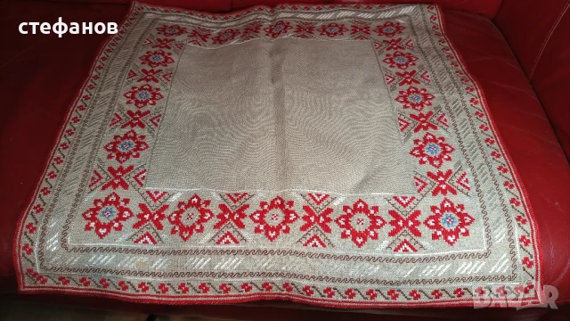 Красиво бродирано каренце