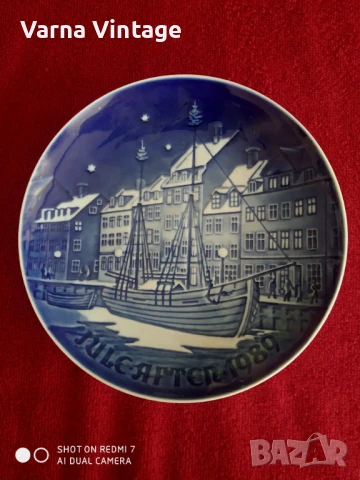 Колекционерска порцеланова чиния Бъдни вечер 1989 г. серия JULEAFTEN. Bing & Grøndahl Дания.