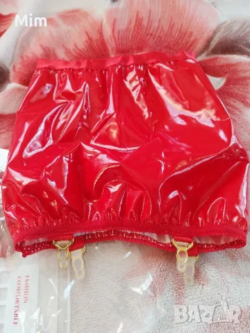 М/L Червен еластичен колан / пола /от лак / винил / с жартиери и чорапи , снимка 3 - Бельо - 47844237