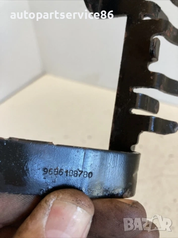 Конзола / държач за Peugeot 5008 1.6 HDI (2013) 9686188780, снимка 2 - Части - 53742754