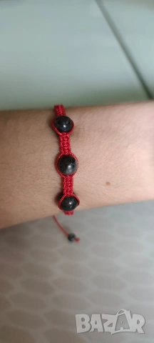 Ръчно плетена макраме гривна с лабрадорит, снимка 2 - Гривни - 53719184