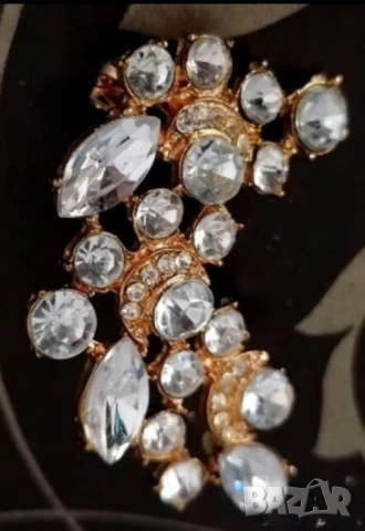 Шикозна обеца за дясно ухо от 9к попълнено злато с австрийски кристали 15 лв., снимка 4 - Обеци - 51778091