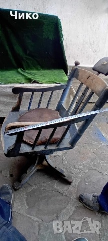 Стар дървен въртящ се бръснарски стол, снимка 12 - Антикварни и старинни предмети - 53865912