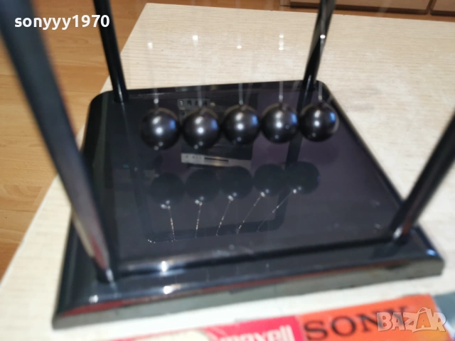 Люлката на Нютон-BLACK 18Х18Х15СМ 1501261032, снимка 4 - Колекции - 53105981