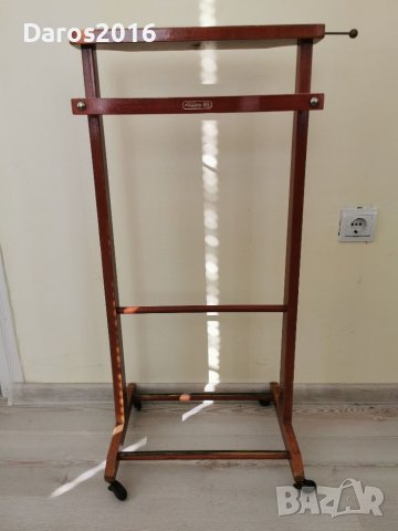 Луксозна закачалка за дрехи от 50-60 години 