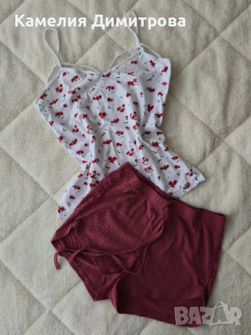 Дамски летен комплект за вкъщи – топ на цветя + бордо къси панталонки