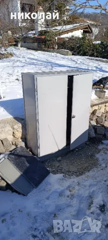 метален шкаф за медицински кислород