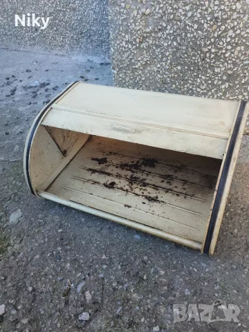 Ретро метална кутия за хляб, снимка 2 - Антикварни и старинни предмети - 48728368