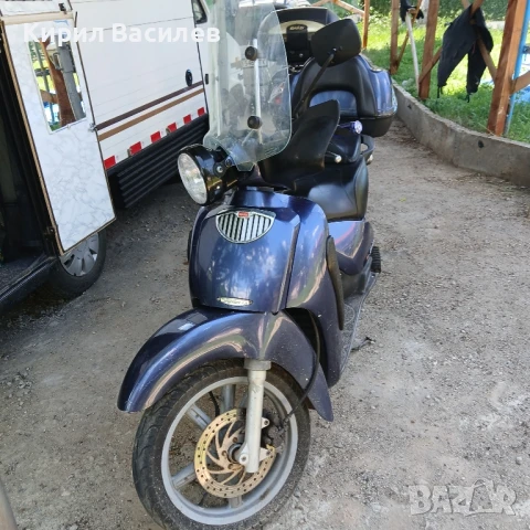 Продавам Априля Скарабео 