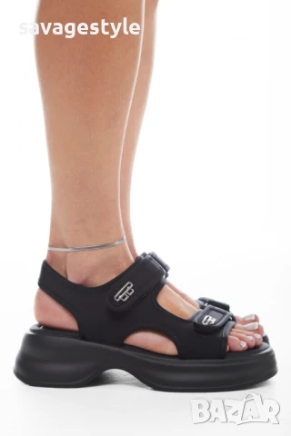 Летни дамски сандали в черно 