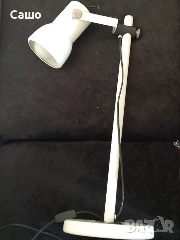Настолна лампа , снимка 2 - Лампи за таван - 48105897