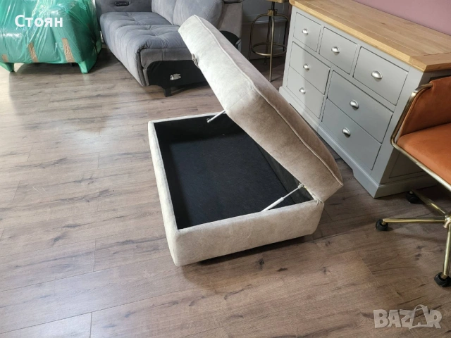 Голяма бежова табуретка от плат с функция ракла, снимка 9 - Дивани и мека мебел - 53868673