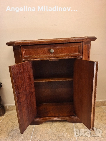 Винтидж скрин, шкаф орех , снимка 3 - Шкафове - 53774354