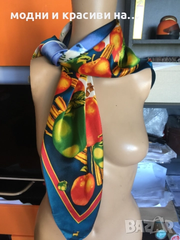 Копринен шал със зимни мотиви, снимка 5 - Шалове - 52378355