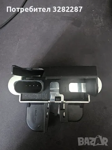 Брава за заден капак (багажник) за VW Golf 5, Golf 6, Passat, Seat Leon, Altea - 4 пина