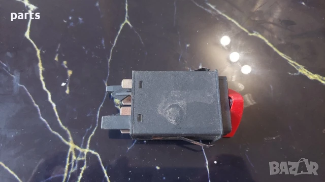 Бутон Аварийни Светлини Ауди A3 8L (2), снимка 4 - Части - 51058584