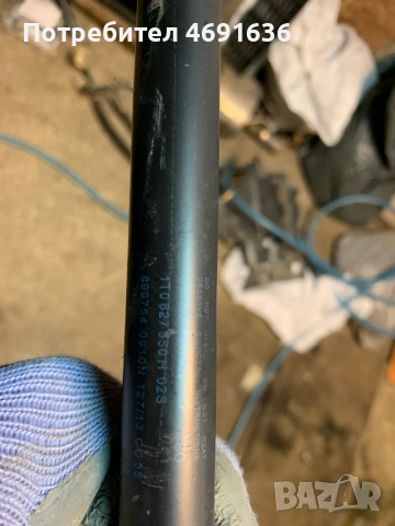 Оригинален амортисьор на задна врата багажник Фолксваген Туаран само за 10лв. 1t0827550h