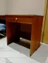 ИЗПОЛЗВАНО ДЪРВЕНО МАЛКО БЮРО С ЧЕКМЕДЖЕ, снимка 2