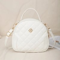 Дамска капитонирана стилна чанта в бяло, снимка 1 - Чанти - 44402926