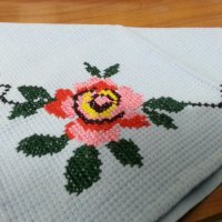 Текстилни салфетки за маса ръчно бродирани , снимка 3 - Покривки за маси - 38738731