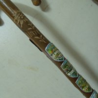 № 5556 стари тиролски бастуни със значки   - два броя   - размери - дължина  / височина 93 см и 88 с, снимка 2 - Други ценни предмети - 33902246