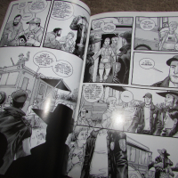 The Walking Dead: Book 1, снимка 4 - Списания и комикси - 44796248