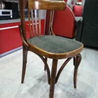 Дървен стол, снимка 1 - Столове - 42279027