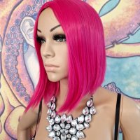 Удивително Дизайнерско Каре Перука в Бонбонено Розов Barbie Цвят КОД 8971, снимка 5 - Аксесоари за коса - 41406038