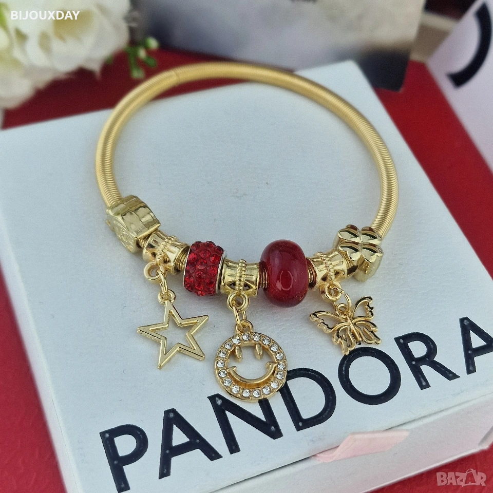 красива дамска гривна с усмихнато лице и червени камъни от медицинска стомана, снимка 1