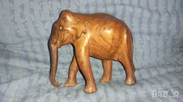 Дървено слонче за късмет