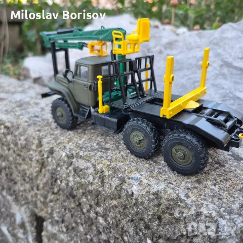 УРАЛ 375 Д лесовоз в мащаб 1:43, снимка 8 - Колекции - 56107335