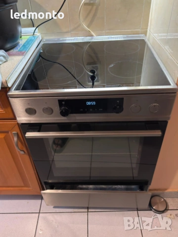 Продавам стъклокерамична готварска печка Gorenje EC6352XPA (Инокс) + Телескопични водачи